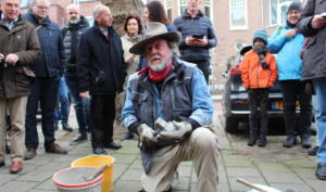Eerste struikelsteen in Delft (Rotterdamseweg)